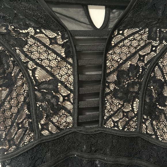 Lace bodysuit - Picture 3 of 4